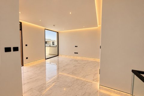 Вилла с 4 спальнями в Dubai Sports City, ОАЭ №224615 8