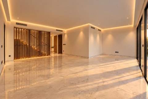 Вилла с 4 спальнями в Dubai Sports City, ОАЭ №224615 5