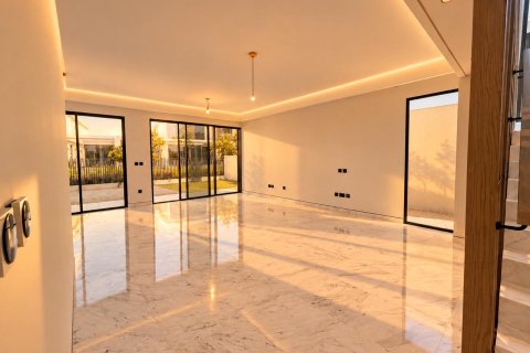 Вилла с 4 спальнями в Dubai Sports City, ОАЭ №224615 4