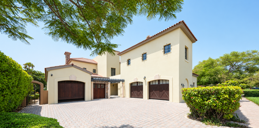 Villa de 5 dormitorios en Jumeirah Golf Estates, UAE No. 215418