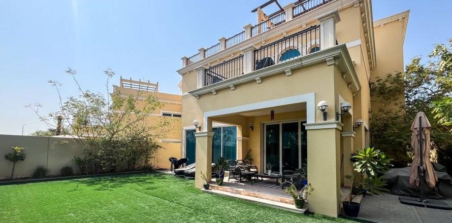 Villa de 4 dormitorios en Jumeirah Park, UAE No. 215402