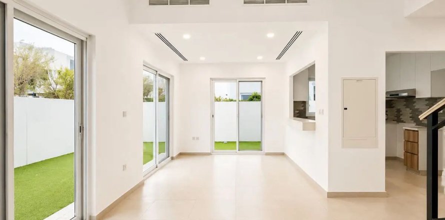 4 bedrooms Townhouse in Dubai, UAE No. 219168