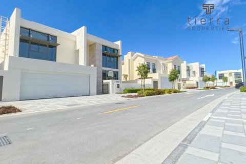 Villa de 4 dormitorios en District One, UAE No. 51238 11