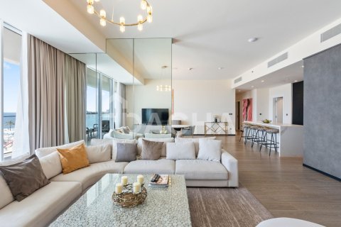 Apartment de 4 dormitorios en The Crescent, UAE No. 166681 5