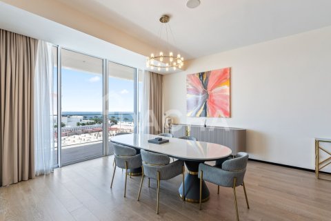 Apartment de 4 dormitorios en The Crescent, UAE No. 166681 9