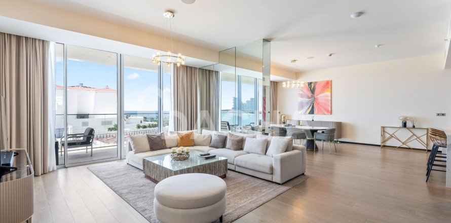 Apartment de 4 dormitorios en The Crescent, UAE No. 166681