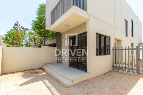 3 bedrooms Townhouse in Dubai, UAE No. 212852 4