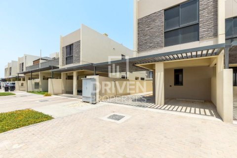 3 bedrooms Townhouse in Dubai, UAE No. 212852