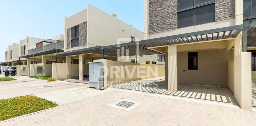 3 bedrooms Townhouse in Dubai, UAE No. 212852