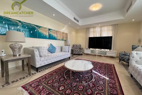 Вилла с 5 спальнями в Al Hamra Village, ОАЭ №75674 8