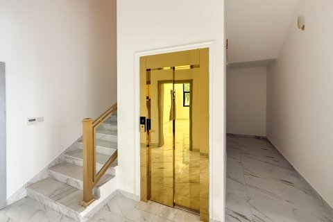 5 bedrooms Villa in Dubai, UAE No. 204899 6