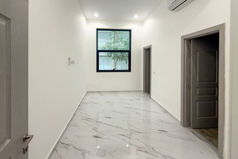 5 bedrooms Villa in Dubai, UAE No. 204899 8