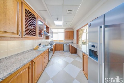 Apartment de 4 dormitorios en The Crescent, UAE No. 203797 9