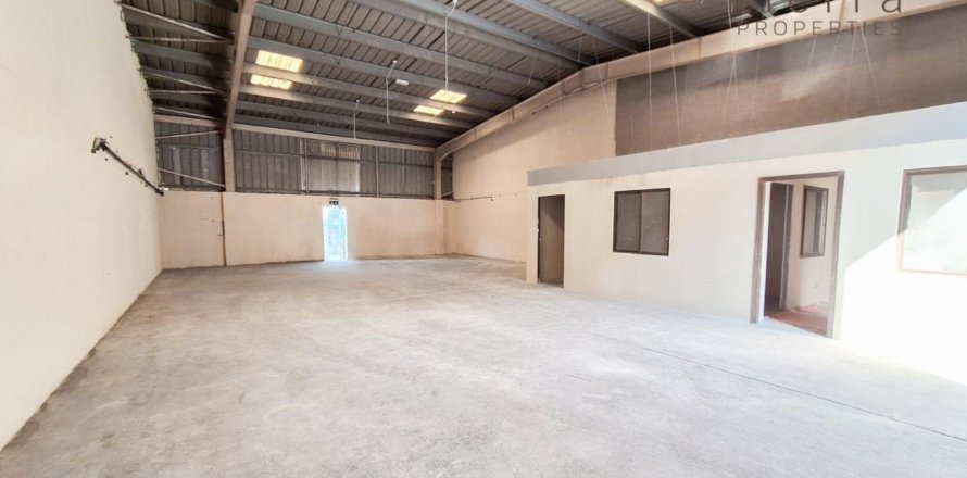 232.3m² Warehouse in Al Quoz, UAE No. 48801