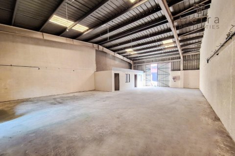 232.3m² Warehouse in Al Quoz, UAE No. 48801 3