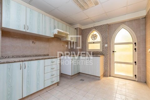 1005.68m² Building in Dubai Investment Park, UAE No. 218373 12