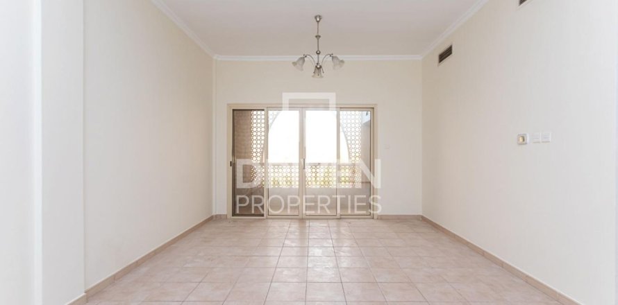 1005.68m² Building in Dubai Investment Park, UAE No. 218373