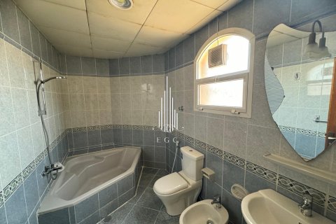 Вилла с 8 спальнями в Абу-Даби, ОАЭ №37276 26