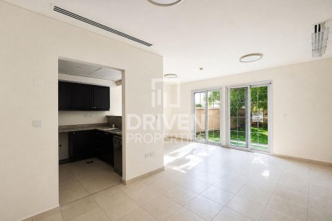 Townhouse de 2 dormitorios en District 12, UAE No. 223285