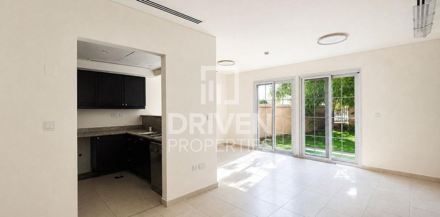 Townhouse de 2 dormitorios en District 12, UAE No. 223285