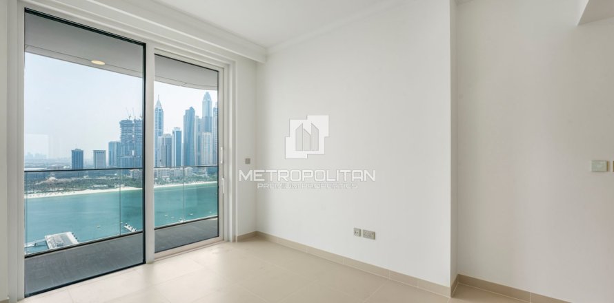 Квартира с 2 спальнями в EMAAR Beachfront, ОАЭ №127977