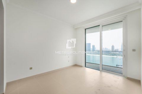 Квартира с 2 спальнями в EMAAR Beachfront, ОАЭ №127977 3