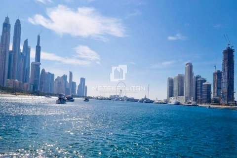 Квартира с 2 спальнями в EMAAR Beachfront, ОАЭ №127977 6