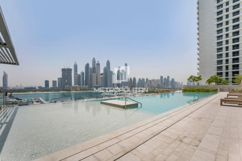 Квартира с 2 спальнями в EMAAR Beachfront, ОАЭ №127977 11