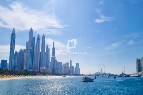 Квартира с 2 спальнями в EMAAR Beachfront, ОАЭ №127977 4