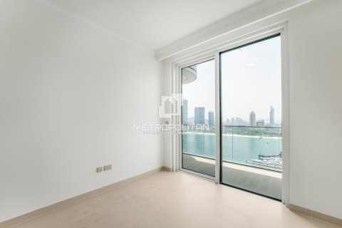 Квартира с 2 спальнями в EMAAR Beachfront, ОАЭ №127977 18
