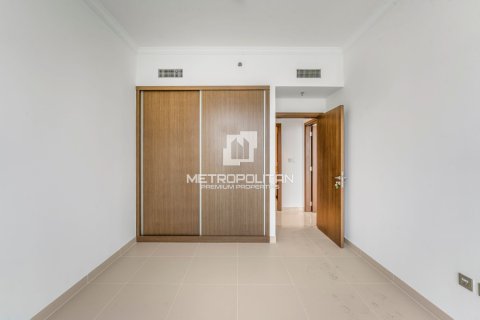 Квартира с 2 спальнями в EMAAR Beachfront, ОАЭ №127977 9