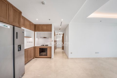 Квартира с 2 спальнями в EMAAR Beachfront, ОАЭ №127977 14