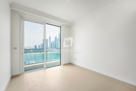 Квартира с 2 спальнями в EMAAR Beachfront, ОАЭ №127977 8