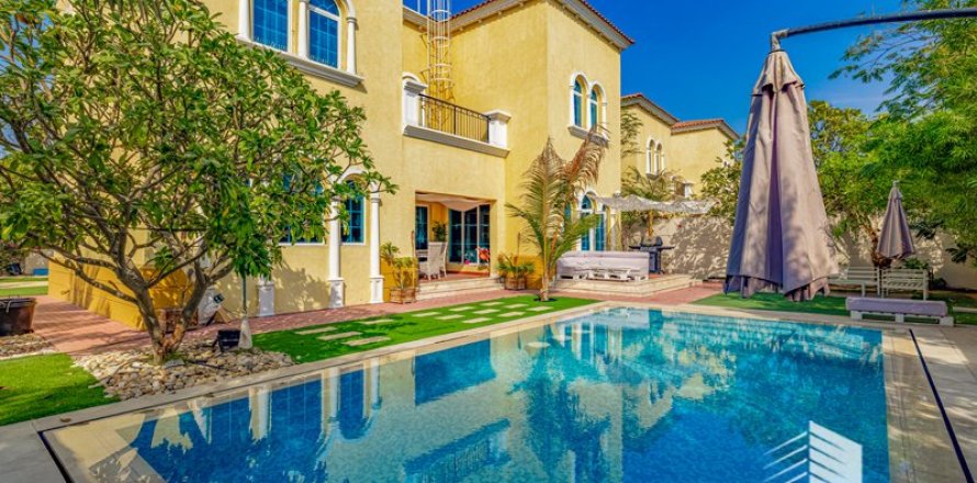 Villa de 3 chambres à Legacy, UAE No. 10634