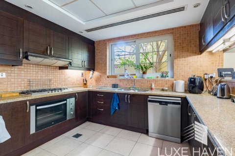 3 غرف نوم فيلا في Legacy, الإمارات العربية المتحدة رقم 10634 4