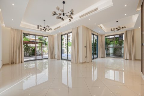 Villa de 4 dormitorios en Muwaileh Commercial, UAE No. 215281 8