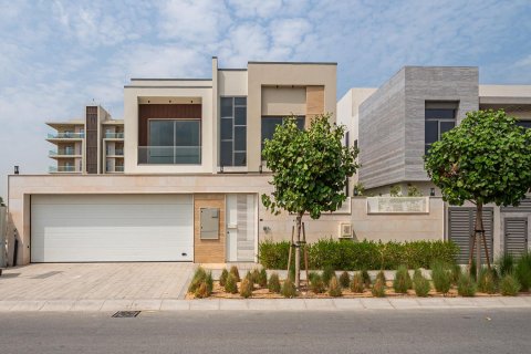 Villa de 4 dormitorios en Muwaileh Commercial, UAE No. 215281