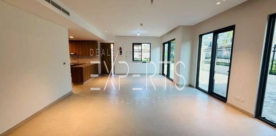 Townhouse de 3 dormitorios en Khalifa City, UAE No. 224246