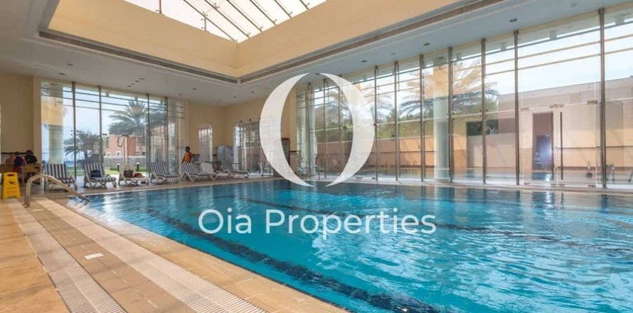 Villa de 5 dormitorios en Abu Dhabi, UAE No. 115039