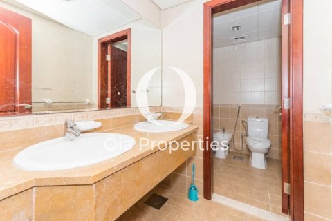 Villa de 5 dormitorios en Abu Dhabi, UAE No. 115039 4