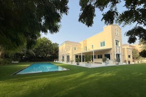 Villa de 6 dormitorios en Dubai Sports City, UAE No. 208865