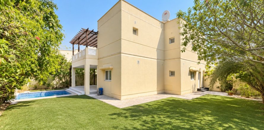 Villa de 4 dormitorios en Meadows, UAE No. 215274