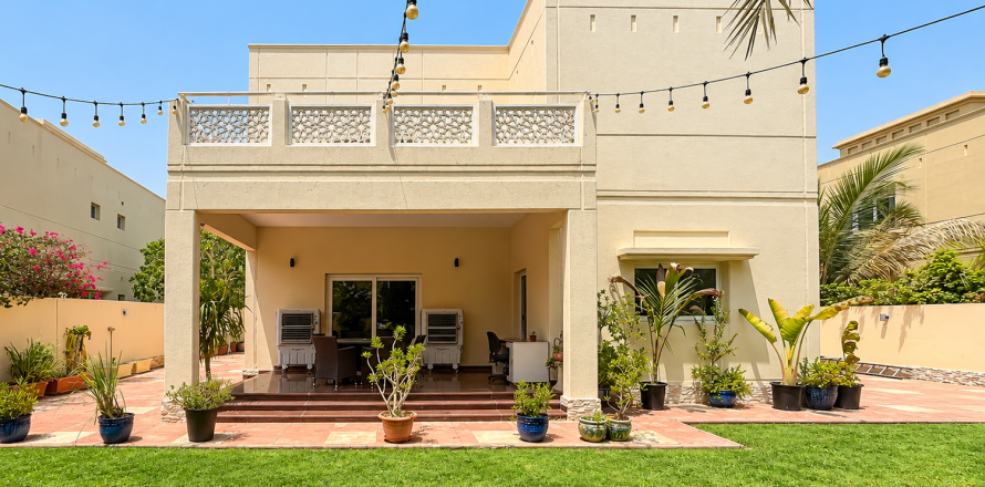 Villa de 4 dormitorios en Meadows, UAE No. 221723