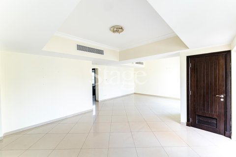 2 bedrooms Apartment in Dubai Land, UAE No. 124871 12