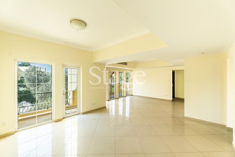 2 bedrooms Apartment in Dubai Land, UAE No. 124871 3