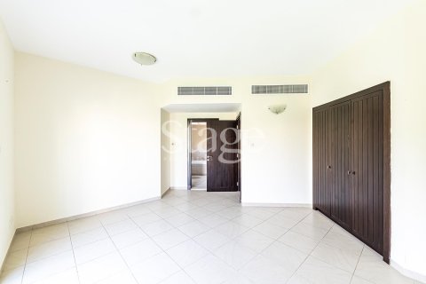 2 bedrooms Apartment in Dubai Land, UAE No. 124871 8
