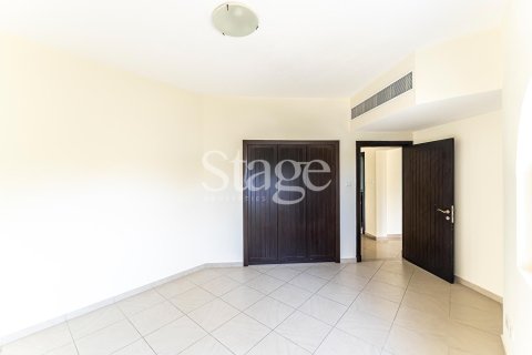 2 bedrooms Apartment in Dubai Land, UAE No. 124871 10