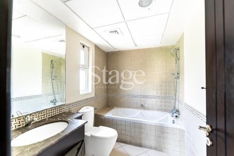 2 bedrooms Apartment in Dubai Land, UAE No. 124871 16