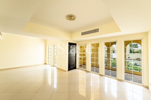 2 bedrooms Apartment in Dubai Land, UAE No. 124871 4
