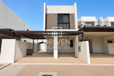 3 bedrooms Townhouse in Dubai, UAE No. 212432